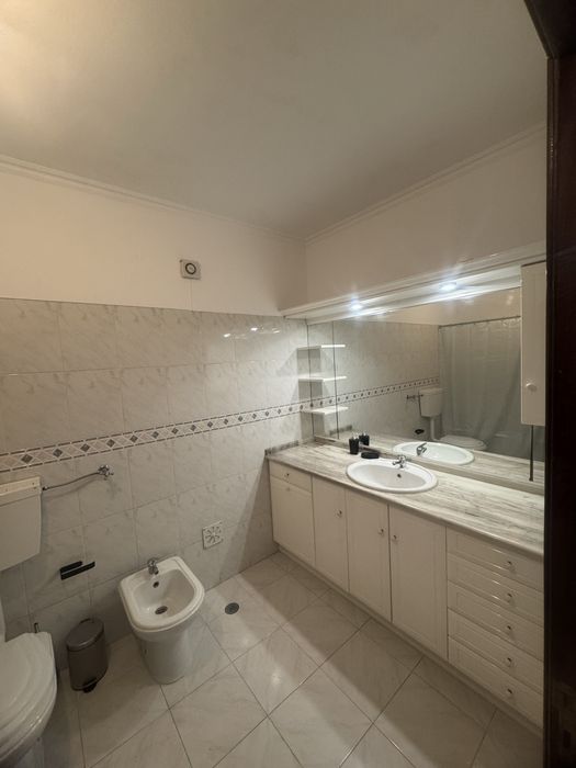 Quarto espaçoso Cacem