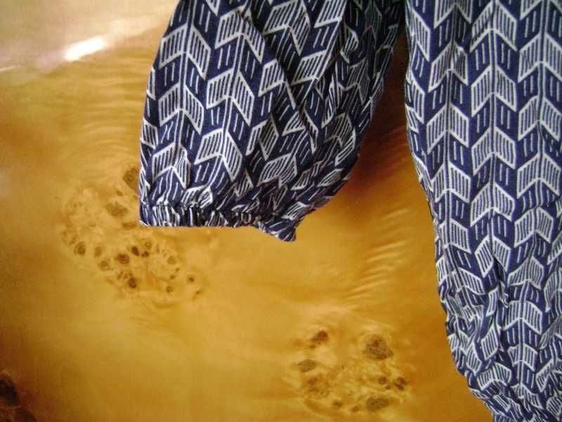 Letnia bluzka z ściągaczem u dołu