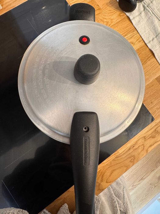 Panela de Pressão Tramontina Preta 4,5L Antiaderente Como Nova