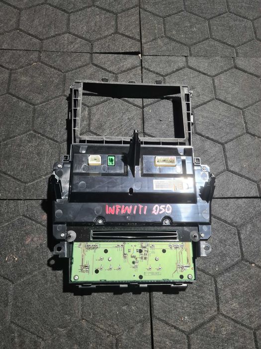 Infiniti Q50 panel nawiewu klimatyzacji wyświetlacz