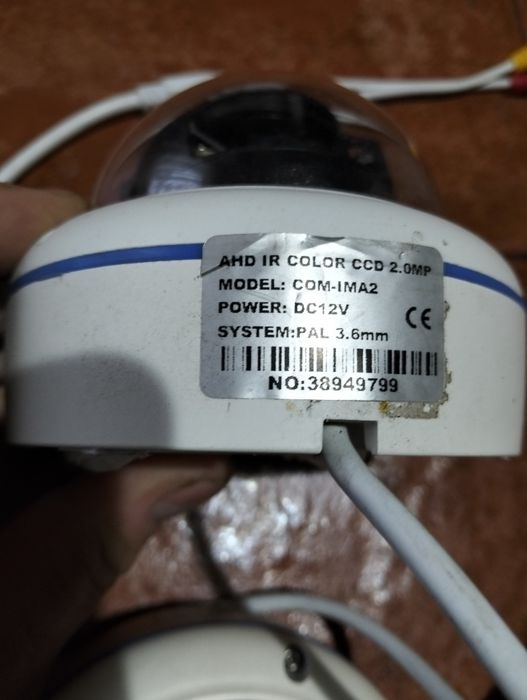 Vendo 3 câmeras de vigilância a funcionar