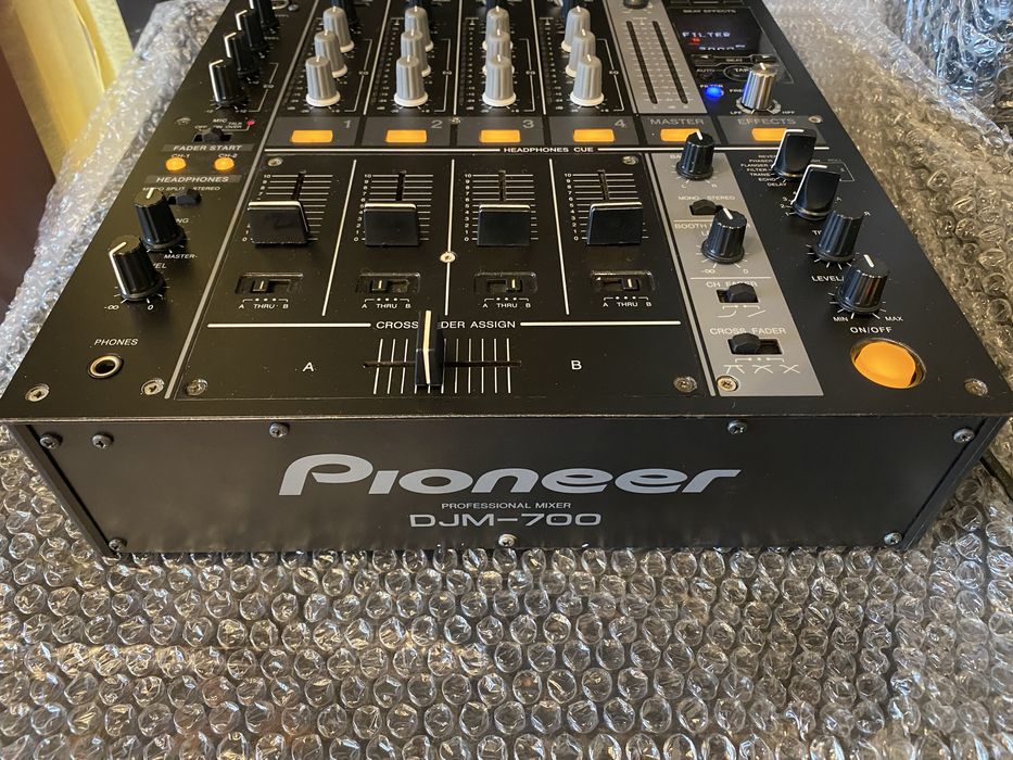 Мікшерний пульт Pioneer djm 700