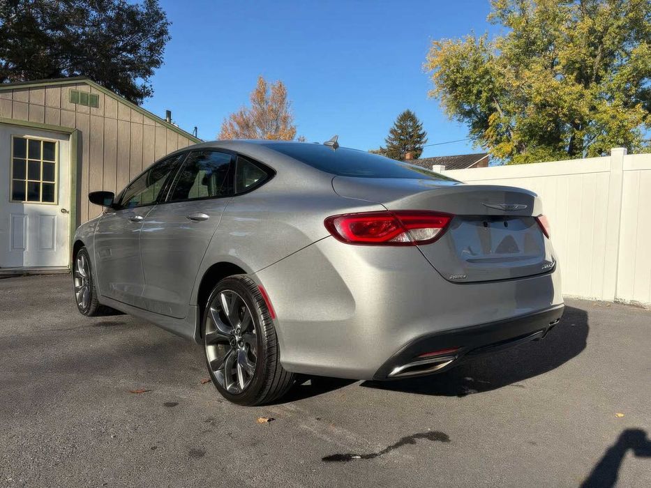 Chrysler 200 S      2015