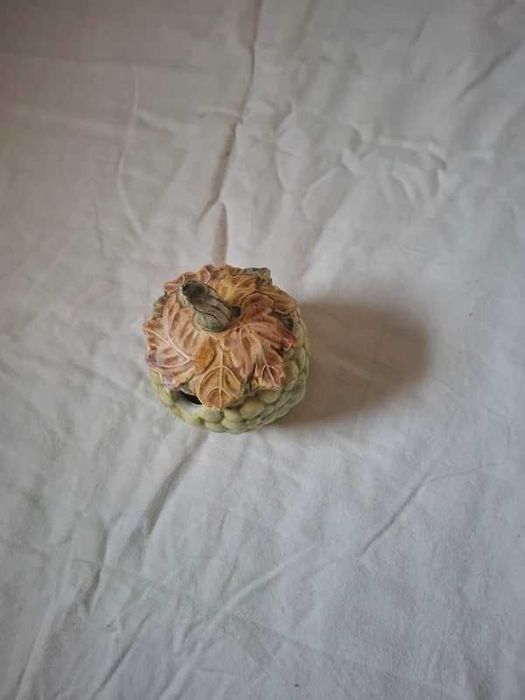 Peça Decorativa em Cerâmica Bolota ou Noz Decoração Outono Casa