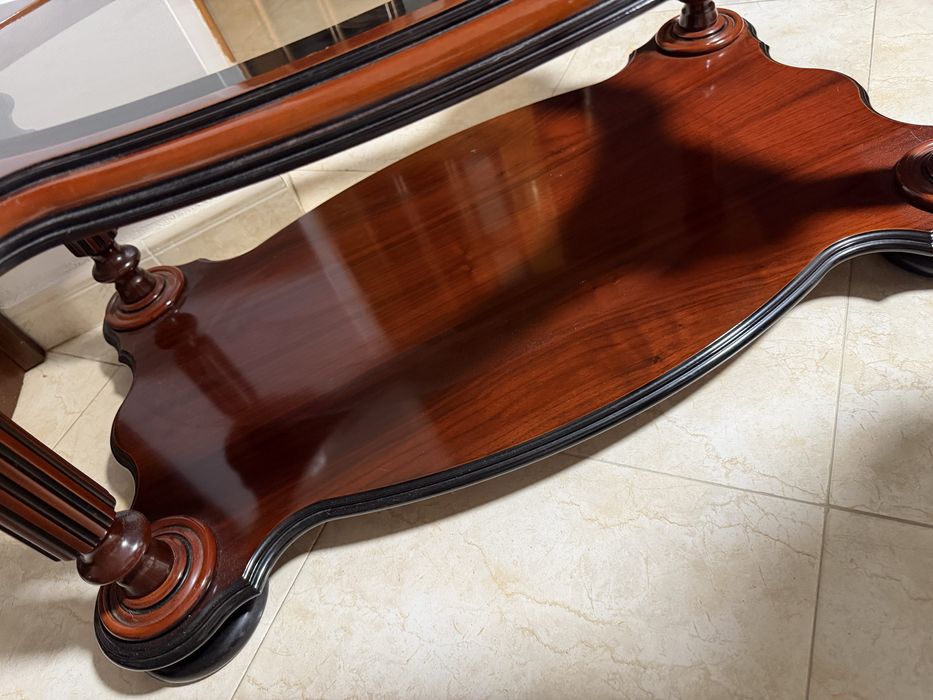 Mesa de Centro Clássica em Madeira e Vidro