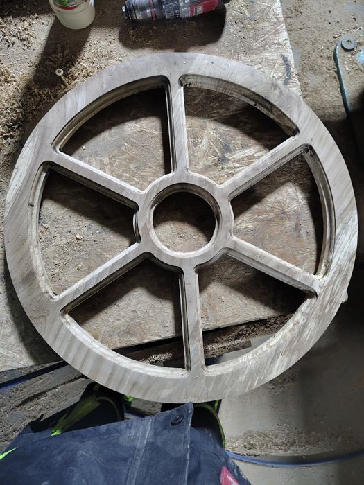 Okno drewniane okrągłe