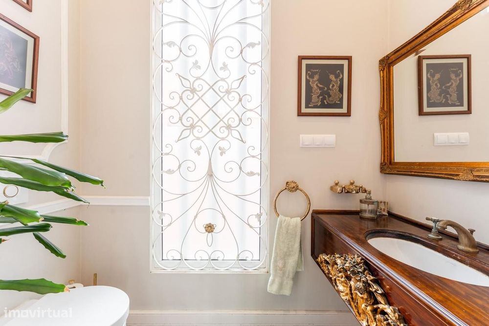Moradia T4 + 1 com piscina, Pena, Lisboa