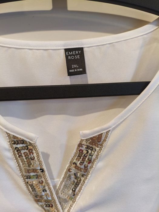 Elegancja biała bluzka dekolt w serek roz. 42-44