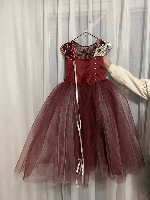 Святкове плаття для дівчинки