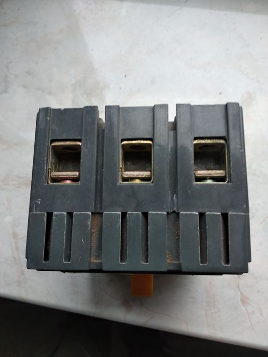 Автоматичний вимикач ІЕК ВА88-33 3P 80A 35кА Силовий