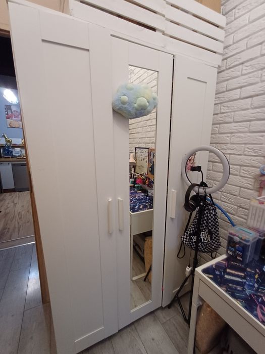 Szafa z lustrem drzwi