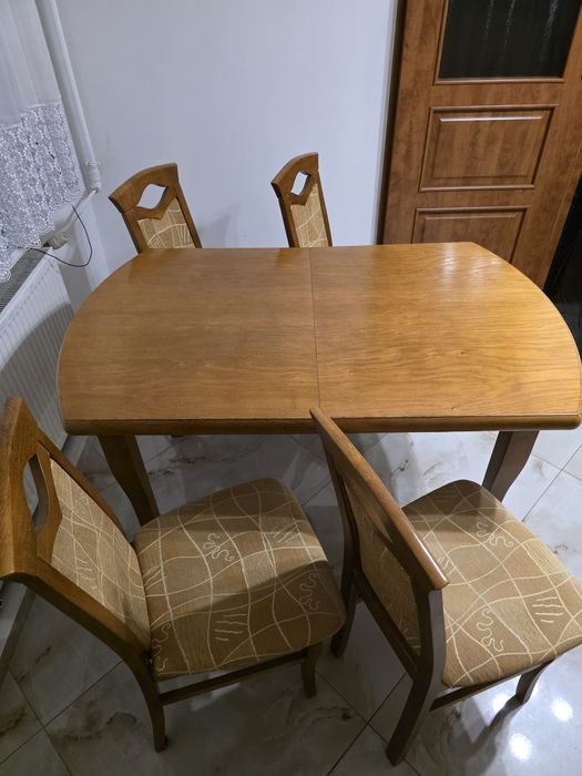 Stół z 4 krzeszłami