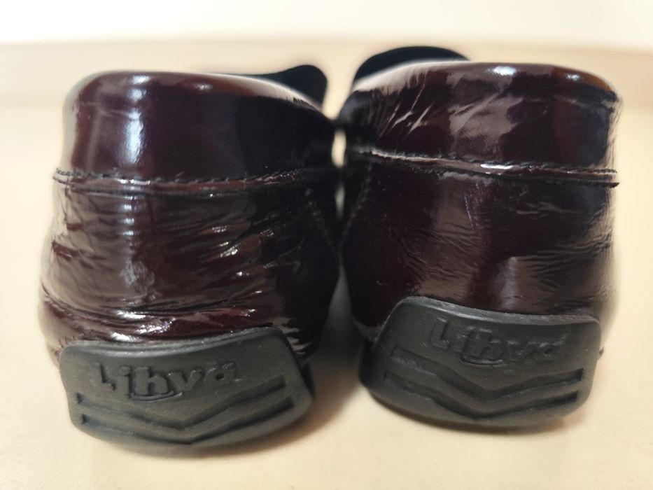 Mocassins em pele genuína marca Lihva (T. 35)