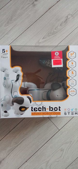 Pies robot na pilota tech bot