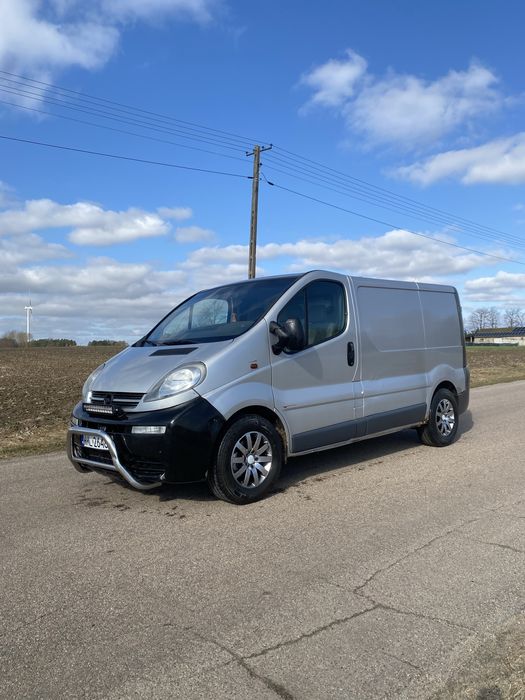 Wynajem busa dostawczka opel vivaro 3 osobwy