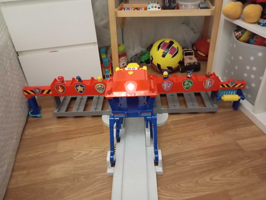 Garagem patrulha pata impecável