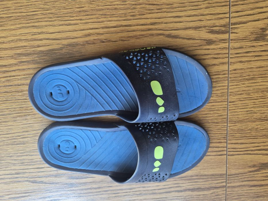 Mam do zaoferowania klapki.