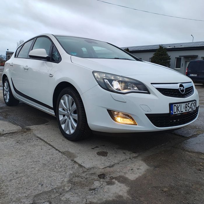 Opel Astra Opel Astra 1,6 benzyna,automat,ksenon,nawigacja,grzane fotele. polecam