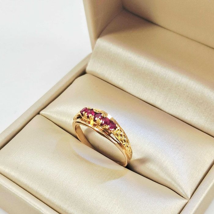 Złoty Pierścionek z Różowymi Cyrkoniami 585 2,37 R:16