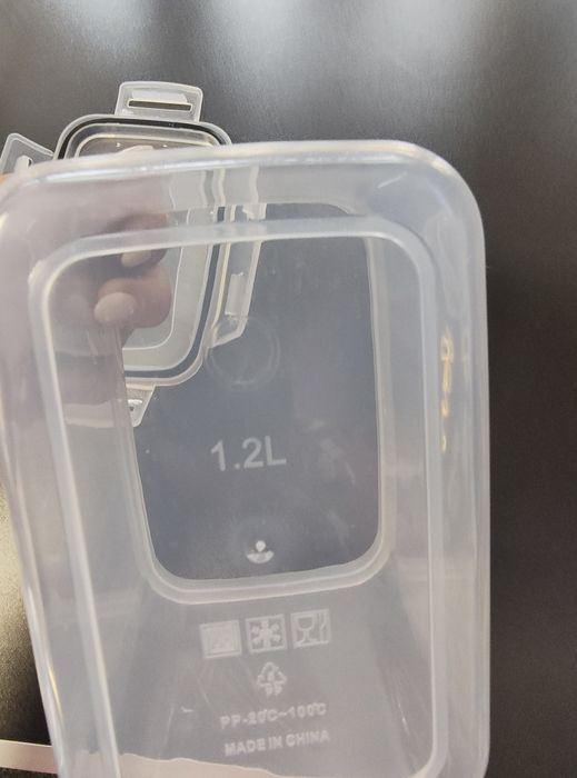 Pojemnik plastikowy z pokrywką 1,2 litra