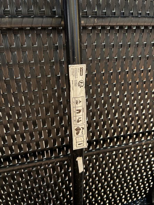 Czarny leżak ogrodowy