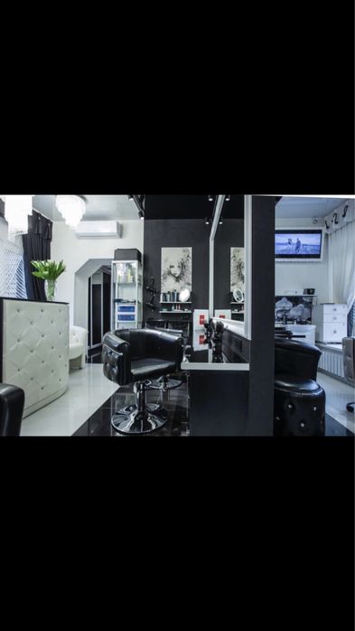 Сдается Парикмахерское место на пр. Науки