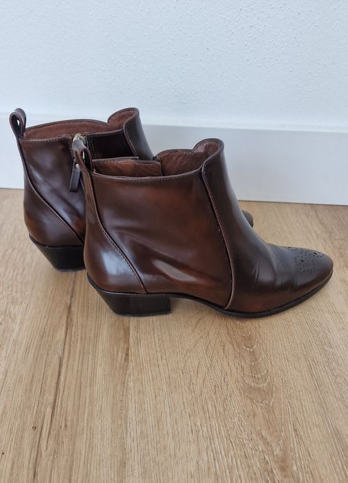 Botim bota salto antik perfurado Massimo Dutti