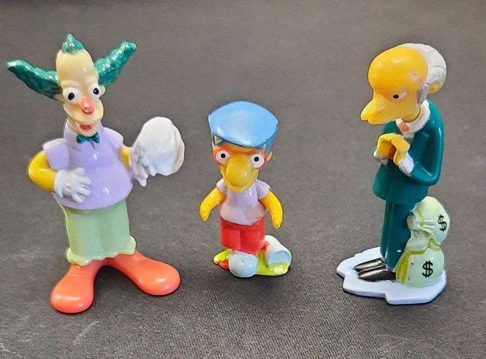 Коллекции игрушек Киндер. Симпсоны, Смешарики, Дино и другие