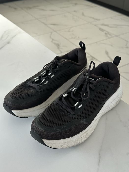 Кросівки в чорному кольорі