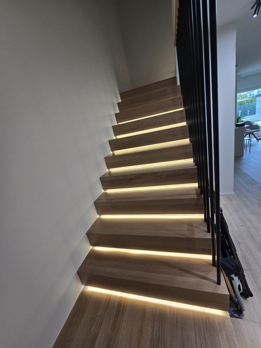 Schody dywanowe drewniane