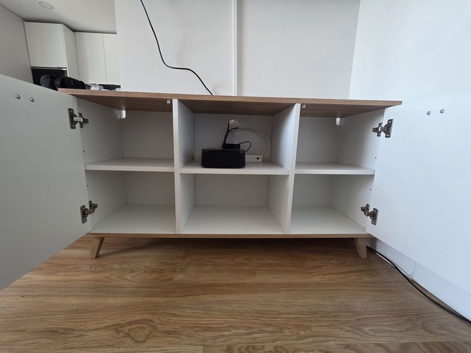 Móvel de TV com 2 portas