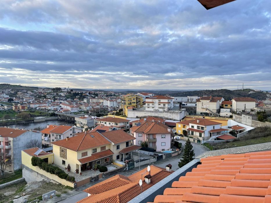 Prédio Multifamiliar em Mirandela | Elevado Potencial de Investimento