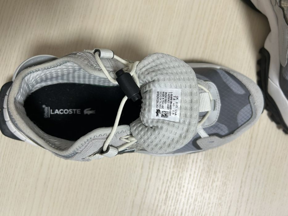 Нові оригінальні кросівки