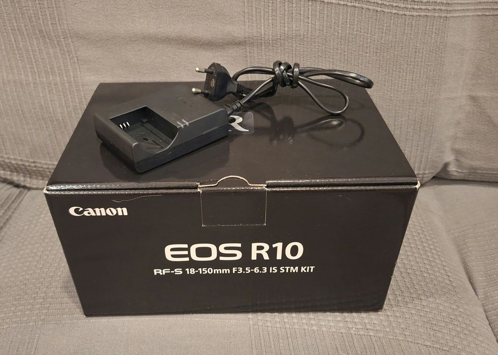 Canon R10 + lente RFs 18-150 +flash Canon  EL  10