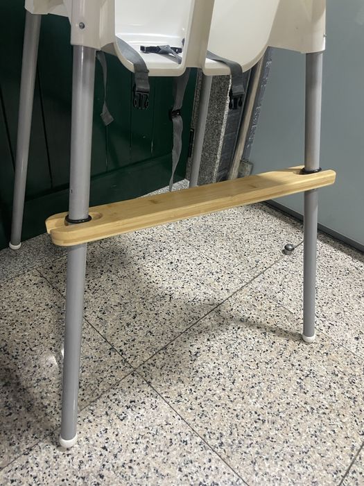 Cadeira papa Ikea com pousa pés e almofada impermeavel