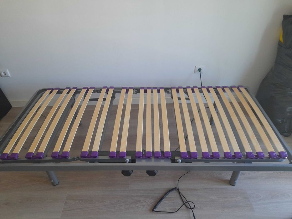 Cama com estrado articulado