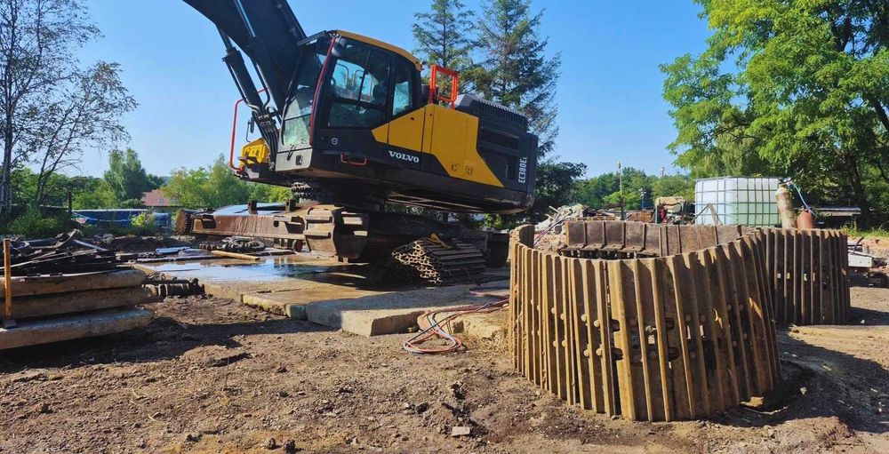 Naprawa łyżek/ Spawanie/ Wytaczanie/ Tulejowanie/ Lemiesz