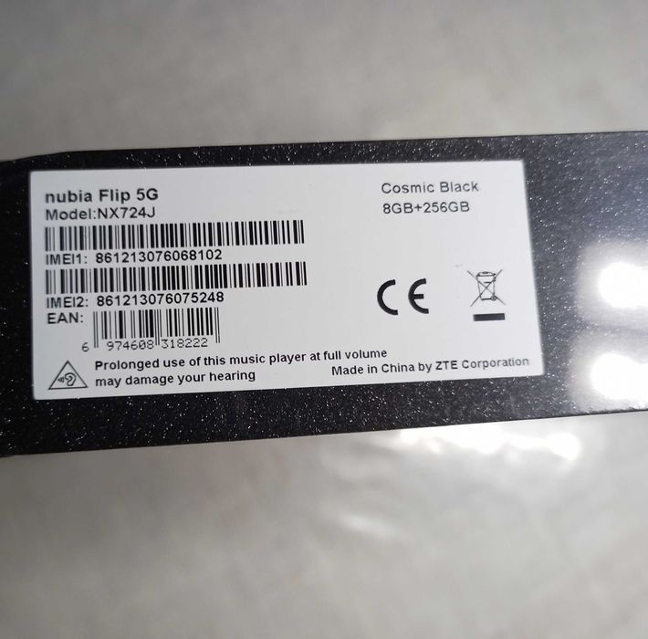 ZTE Nubia Flip 5G smartfon z dwoma wyświetlaczami oled