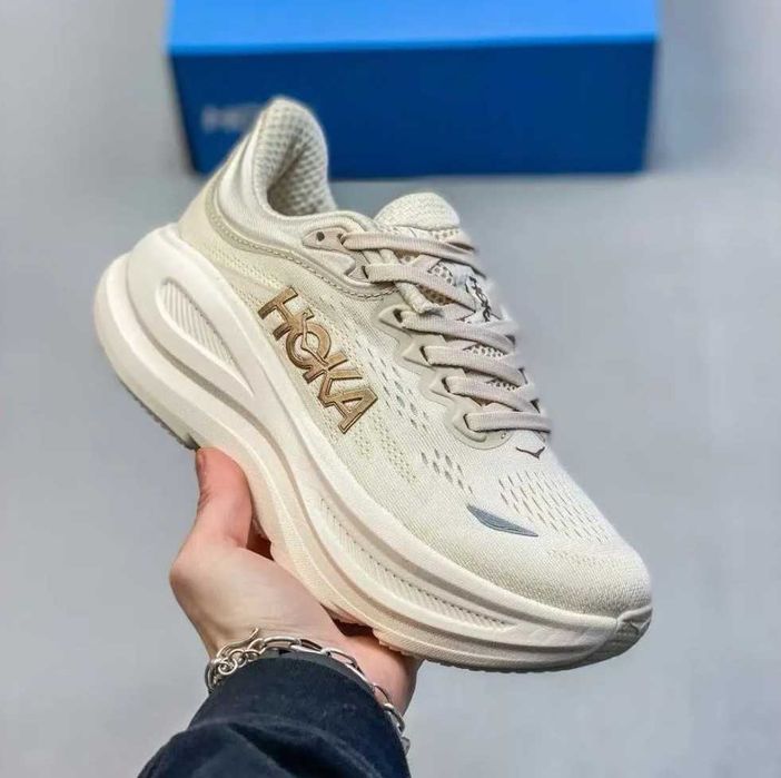 Кросівки для бігу Hoka Bondi 9