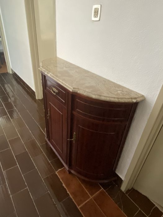 Aparador usado em bom estado
