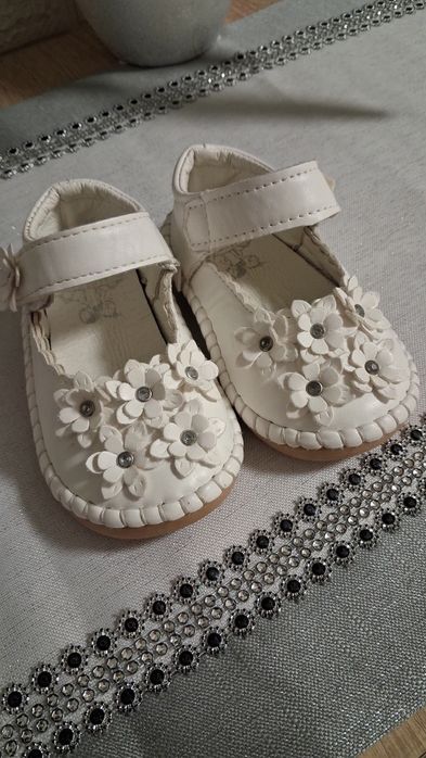 Святкові білі шкіряні туфельки на дівчинку 24 розмір 14 см устілка