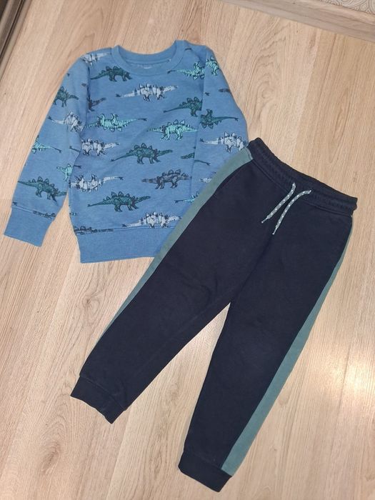 Куртка вітровка і подарунок шапка