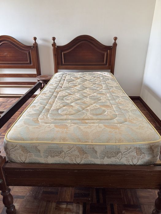 Cama de solteira com colchao