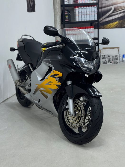 Honda cbr 600 f4