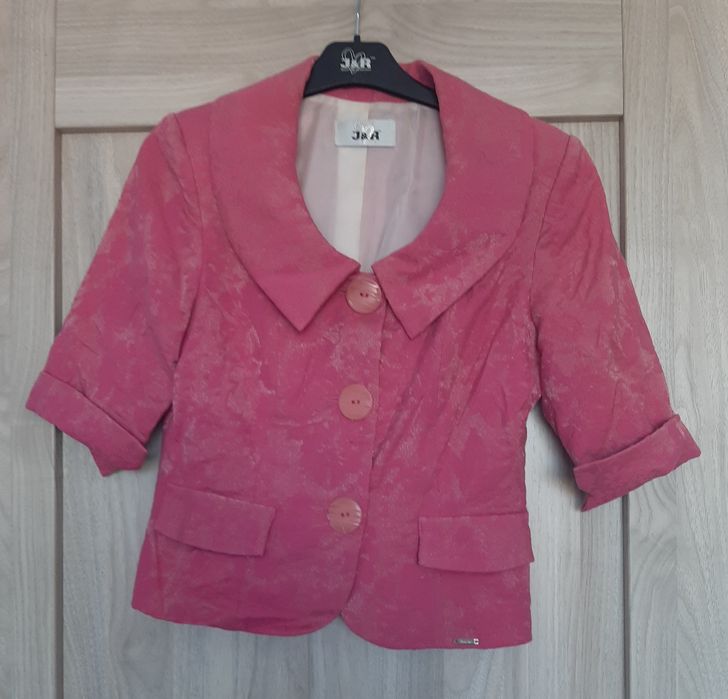 Ciemnoróżowa garsonka