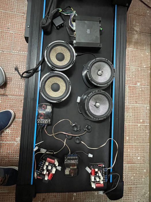 Vendo som automotivo Focal com pouco uso