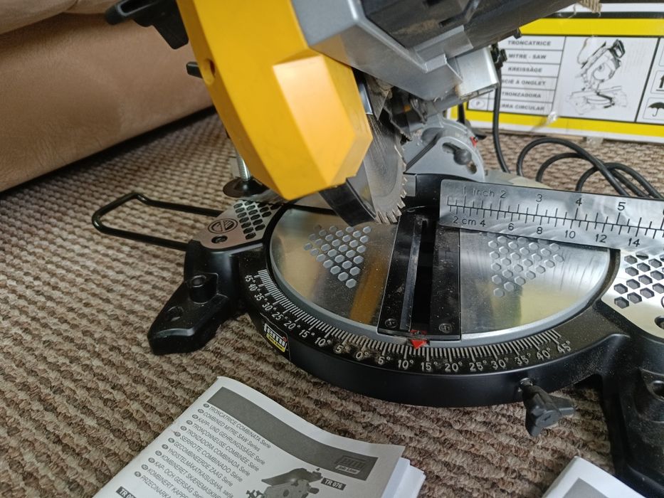 FEMI Piła Ukośnica Do Ddrewna 1200 W. FM-TR076