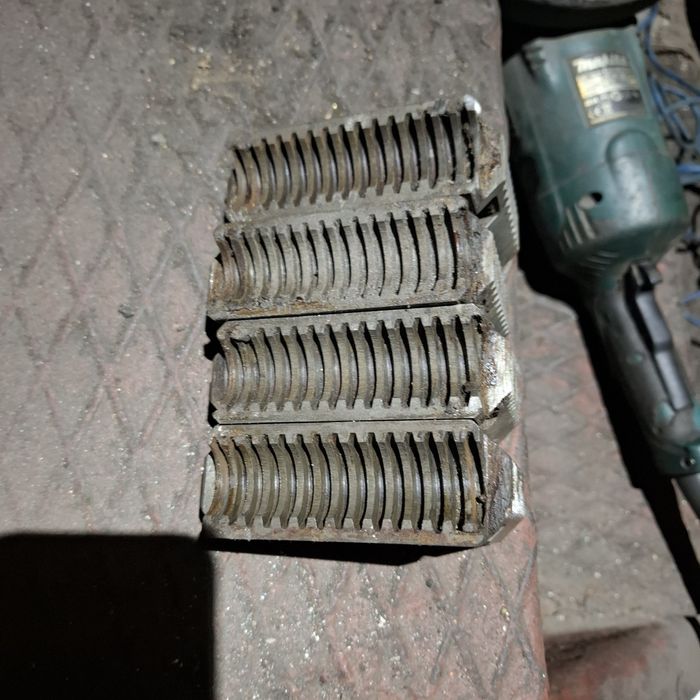 Продам токарный патроны 200мм