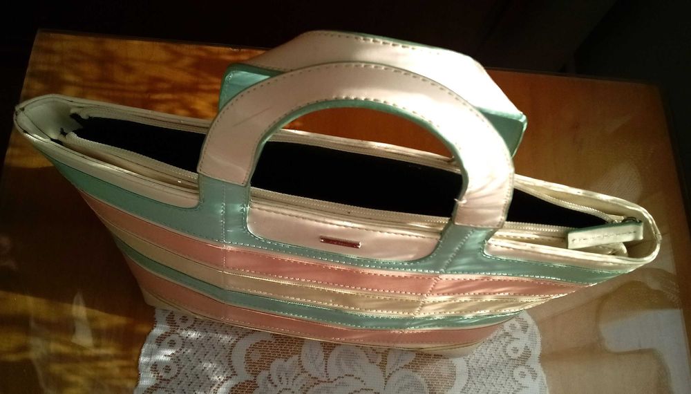 Torebka brytyjska Fiorelli do ręki, jasny krem, pastelowe kolory