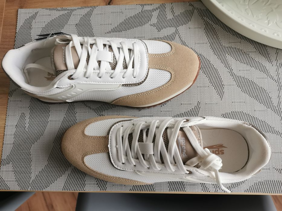 Nowe, damskie buty sportowe